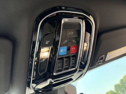 Used 2022 Jeep Grand Cherokee Overland AWD/4WD image 27