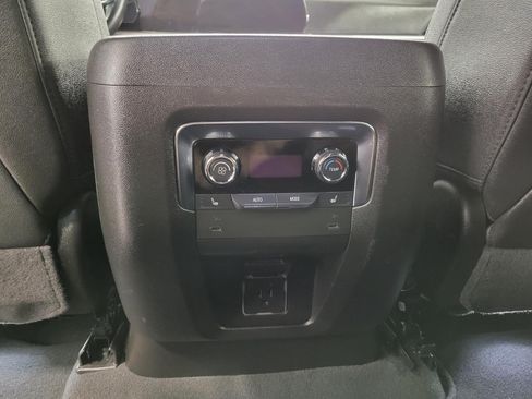 Used 2025 Chevrolet Suburban Premier AWD/4WD image 23