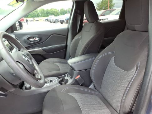Used 2020 Jeep Cherokee Latitude AWD/4WD image 13