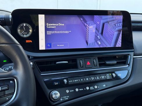 Certified 2025 Lexus ES 300h w/ Premium Package image 15