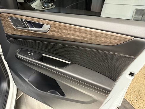 Used 2024 Volkswagen Atlas SEL Premium R-Line image 30