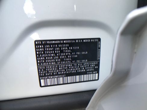 Used 2025 Volkswagen Tiguan SE R-Line image 17