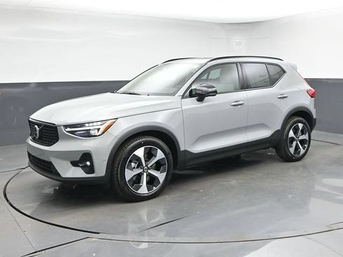 New 2026 Volvo XC40 B5 Plus w/ Protection Package Premier AWD/4WD image 4