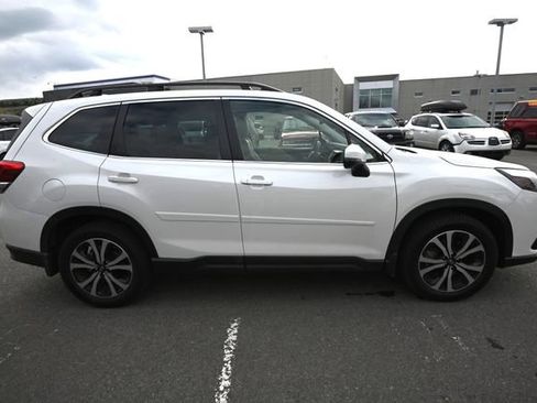Used 2023 Subaru Forester Limited AWD/4WD image 6
