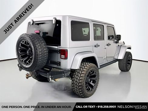 Used 2017 Jeep Wrangler Unlimited Rubicon w/ Connectivity Group AWD/4WD image 5
