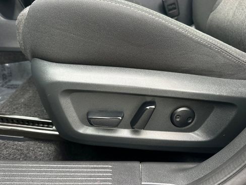 Used 2024 Nissan Rogue SV AWD/4WD image 13