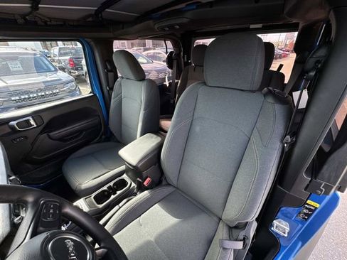 Used 2025 Jeep Wrangler Sport image 31