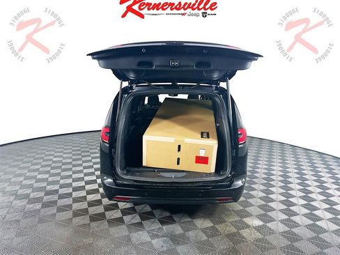 New 2025 Chrysler Pacifica Select w/ Uconnect Theater Family Group image 16