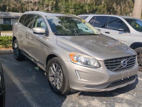 Used 2016 Volvo XC60 T6 w/ Proximity Package image 3