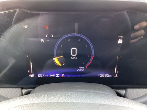 Used 2025 Chevrolet TrailBlazer LT AWD/4WD image 22