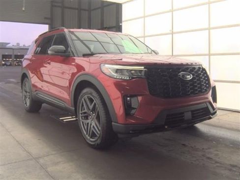 Used 2025 Ford Explorer ST-Line w/ Premium Package AWD/4WD image 2
