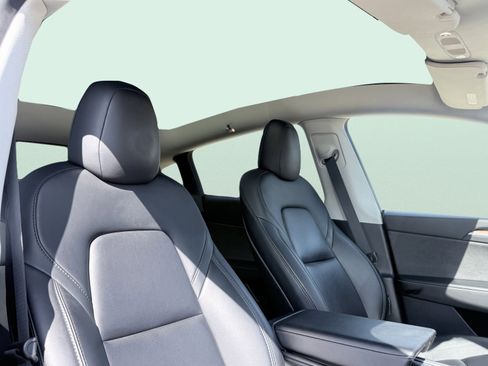 Used 2023 Tesla Model Y Performance image 46