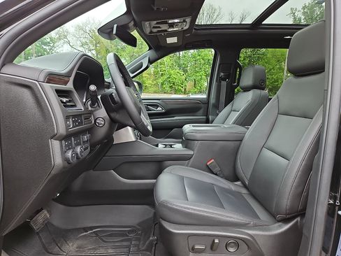 Used 2023 Chevrolet Tahoe LT w/ LT Signature Package AWD/4WD image 13