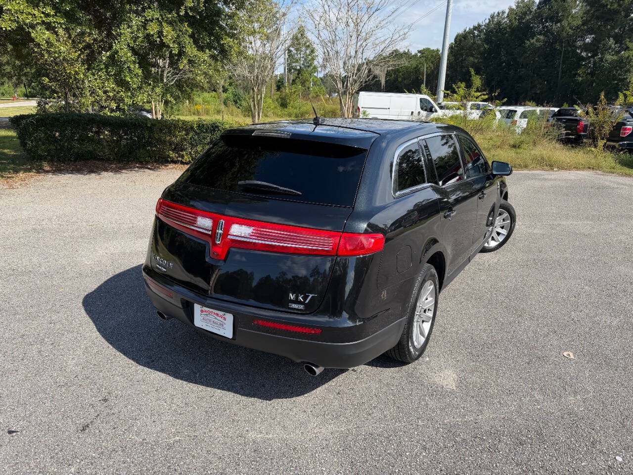 Used 2015 Lincoln MKT AWD image 6