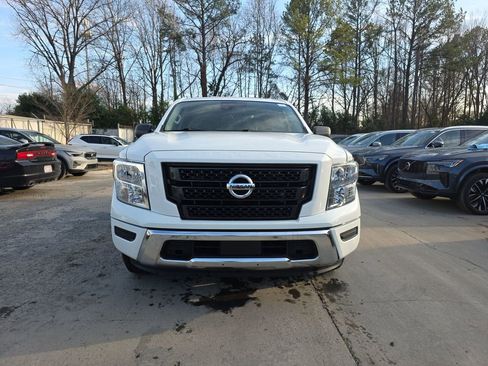 Used 2022 Nissan Titan SV image 2
