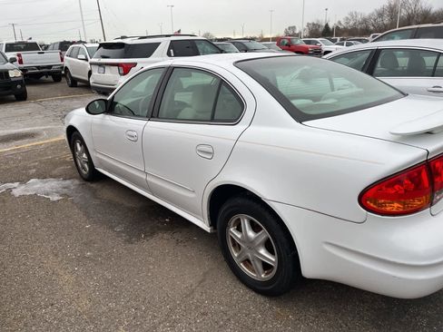 Used 2004 Oldsmobile Alero GL image 11