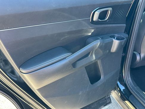 Used 2023 Kia Sorento LX image 21