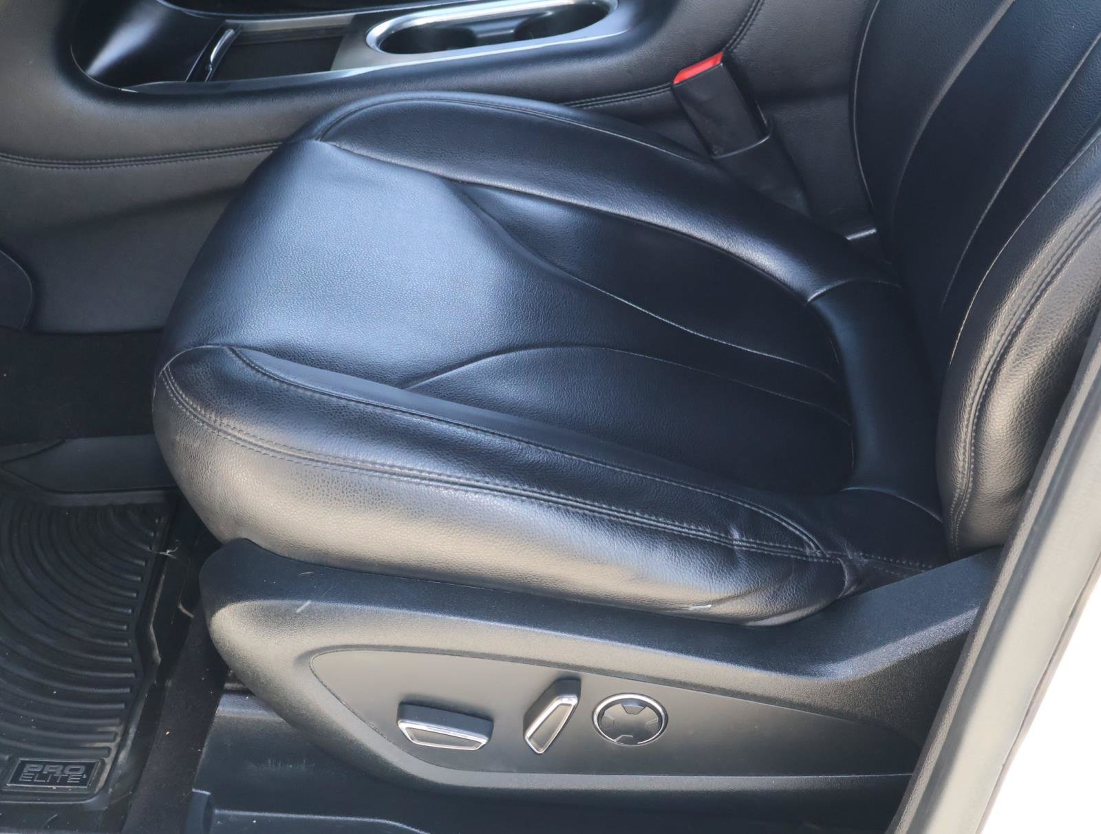 Used 2019 Lincoln MKC Premiere FWD image 12