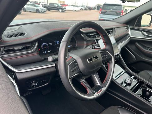 Used 2022 Jeep Grand Cherokee Trailhawk w/ Luxury Tech Group III image 2