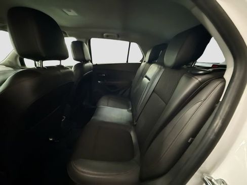 Used 2019 Chevrolet Trax LT w/ LT Convenience Package FWD image 23