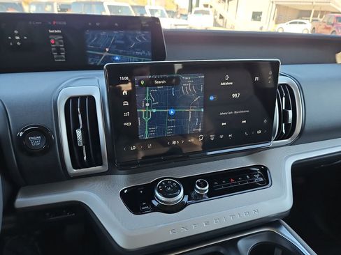 New 2026 Ford Expedition Active image 25