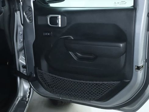 Used 2018 Jeep Wrangler Unlimited Sport S image 33