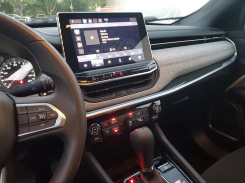 Certified 2024 Jeep Compass Sport image 27