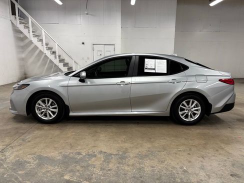 Used 2025 Toyota Camry LE FWD image 5