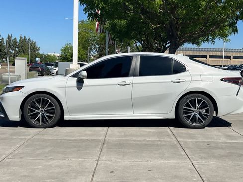 Used 2022 Toyota Camry SE image 6