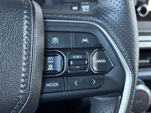 Certified 2025 Toyota 4Runner TRD Off-Road image 30