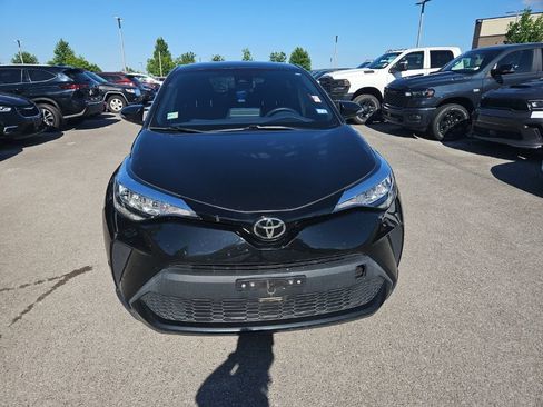 Used 2021 Toyota C-HR XLE FWD image 2