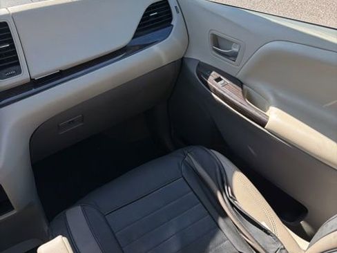Certified 2019 Toyota Sienna XLE w/ XLE Navigation Package image 15