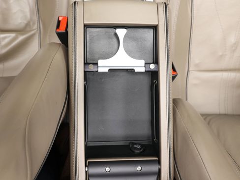 Used 2015 Aston Martin DB9 Volante Carbon Edition Convert image 46