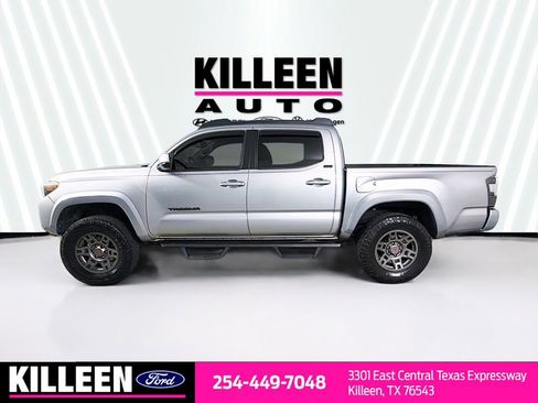 Used 2018 Toyota Tacoma SR5 RWD image 4