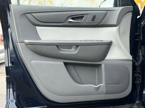 Used 2016 GMC Acadia SLE image 18