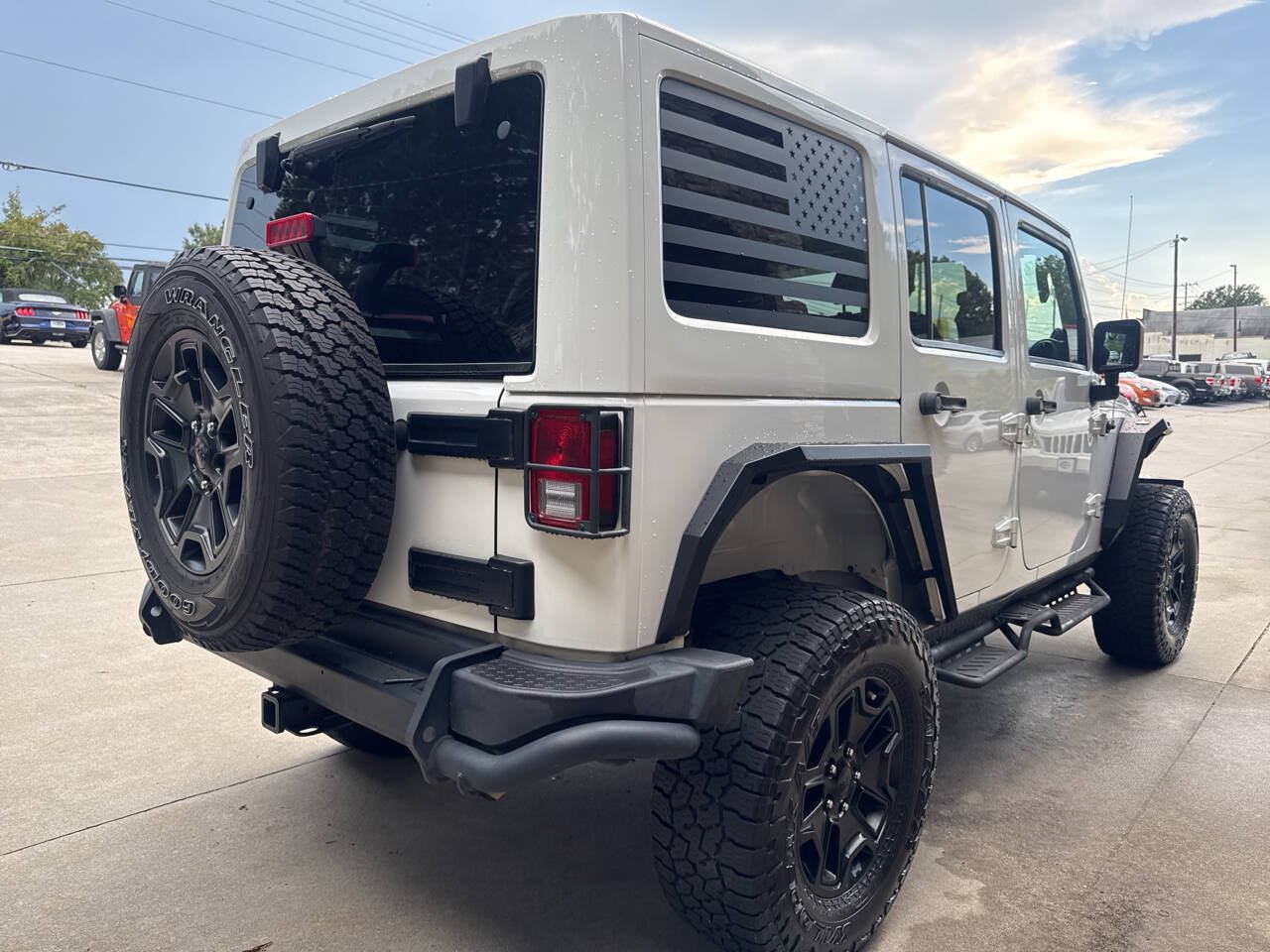 Used 2013 Jeep Wrangler Unlimited Sahara AWD/4WD image 5