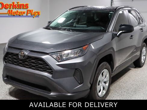 Used 2020 Toyota RAV4 LE image 1