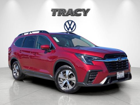 Used 2025 Subaru Ascent Premium AWD/4WD image 2