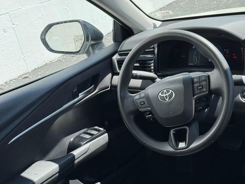 Used 2025 Toyota Camry LE image 12