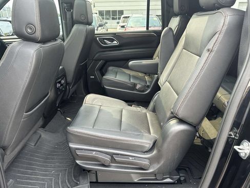 Used 2023 Chevrolet Suburban High Country w/ Premium Package 2 AWD/4WD image 13
