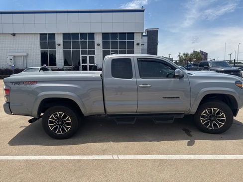 Used 2020 Toyota Tacoma TRD Sport w/ TRD Premium Sport Package AWD/4WD image 11