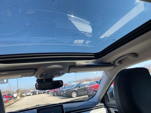 Used 2022 Jeep Compass Limited w/ Sun and Sound Group image 15