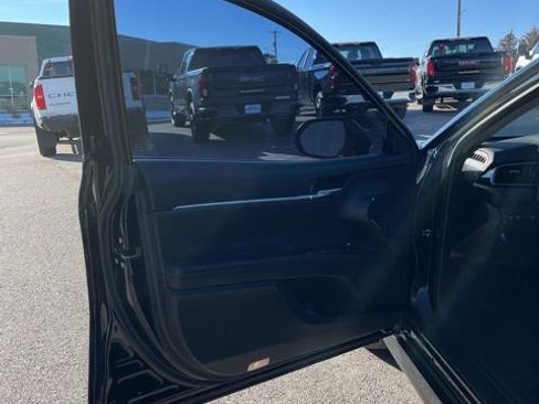 Used 2020 Toyota Camry XLE image 24