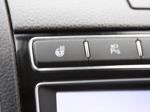 Used 2016 Volkswagen Touareg TDI AWD/4WD image 34