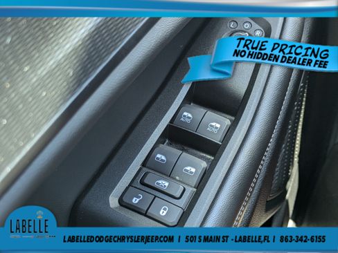 Used 2024 Jeep Grand Cherokee Laredo AWD/4WD image 20