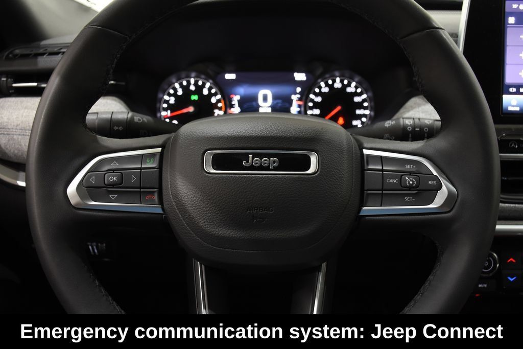 Used 2025 Jeep Compass Latitude w/ Sun & Sound Group AWD/4WD image 13