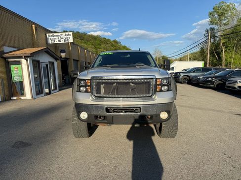Used 2011 GMC Sierra 2500 SLE w/ SLE Preferred Package AWD/4WD image 5