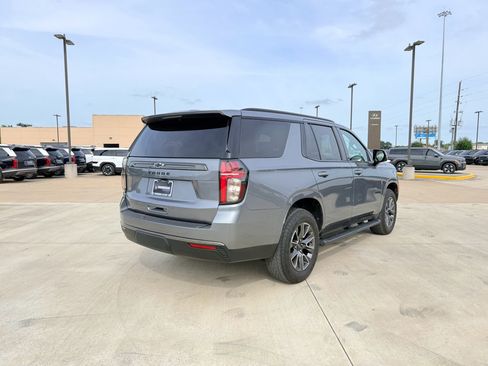 Used 2022 Chevrolet Tahoe Z71 w/ Luxury Package AWD/4WD image 5