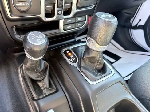 Used 2025 Jeep Wrangler Unlimited Sahara AWD/4WD image 21