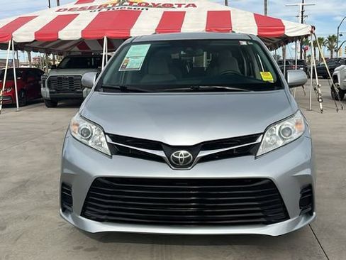 Used 2020 Toyota Sienna LE FWD image 2